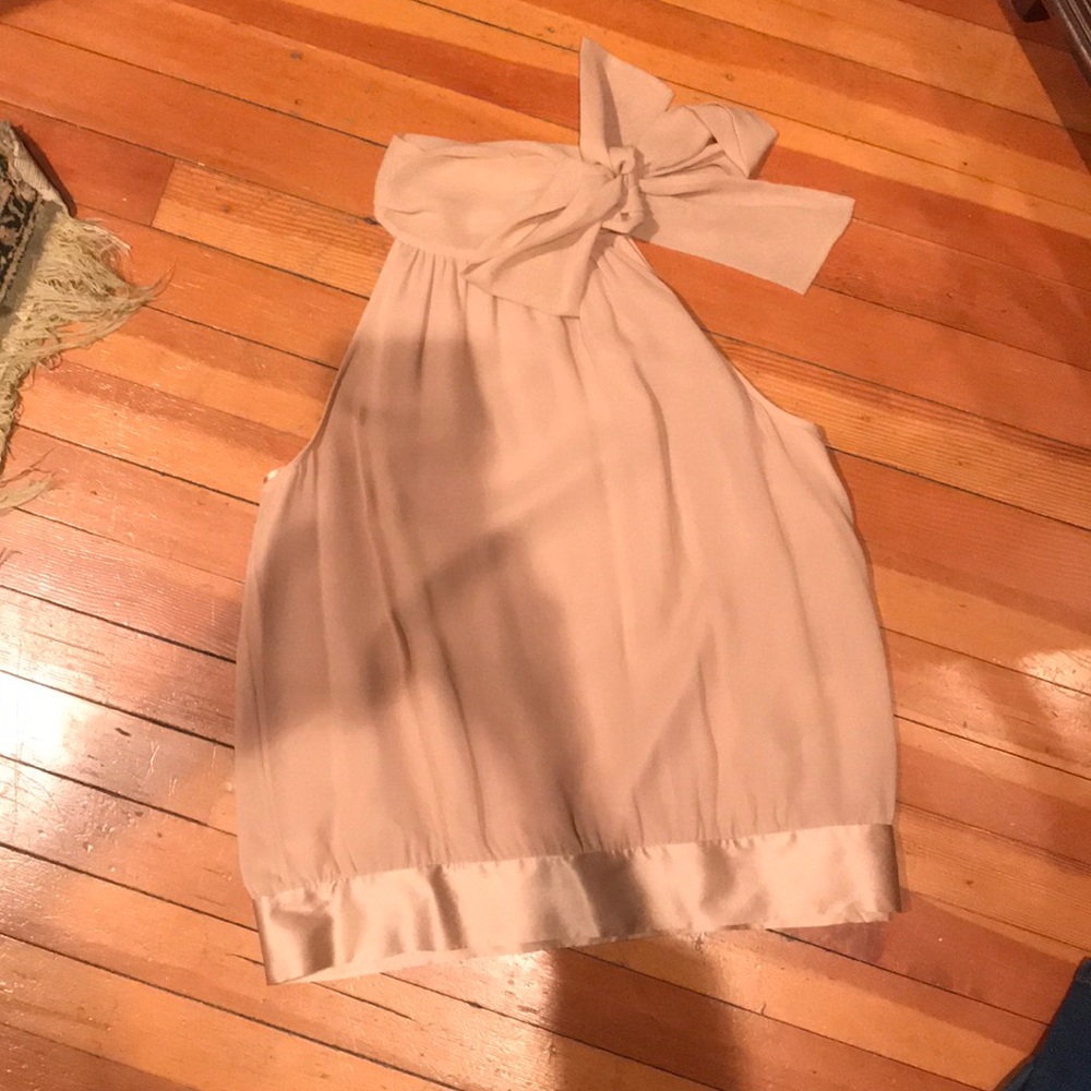 Banana republic nude colored sleeveless blouse